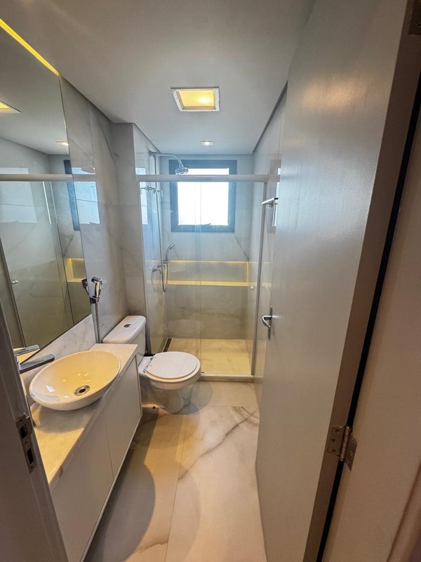 APARTAMENTO 4 QUARTOS  3 SUÍTES  VARANDA 3 GARAGENS PISCINA ACADEMIA À VENDA NA VITÓRIA! Avenida Sete de Setembro Salvador - 
