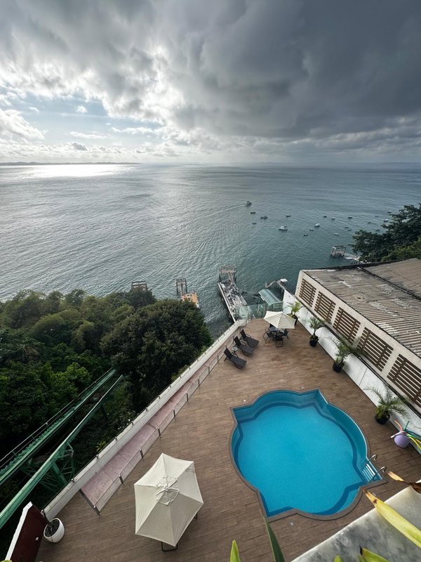 APARTAMENTO 4 QUARTOS  3 SUÍTES  VARANDA 3 GARAGENS PISCINA ACADEMIA À VENDA NA VITÓRIA! Avenida Sete de Setembro Salvador - 