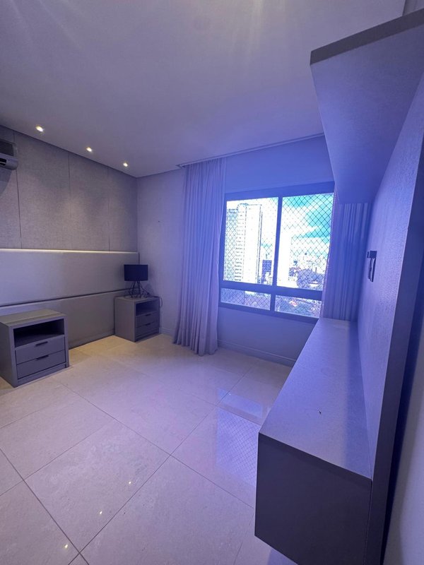 APARTAMENTO 4 QUARTOS  3 SUÍTES  VARANDA 3 GARAGENS PISCINA ACADEMIA À VENDA NA VITÓRIA! Avenida Sete de Setembro Salvador - 