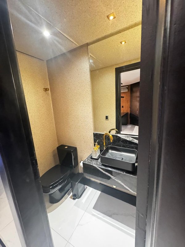 APARTAMENTO 4 QUARTOS  3 SUÍTES  VARANDA 3 GARAGENS PISCINA ACADEMIA À VENDA NA VITÓRIA! Avenida Sete de Setembro Salvador - 