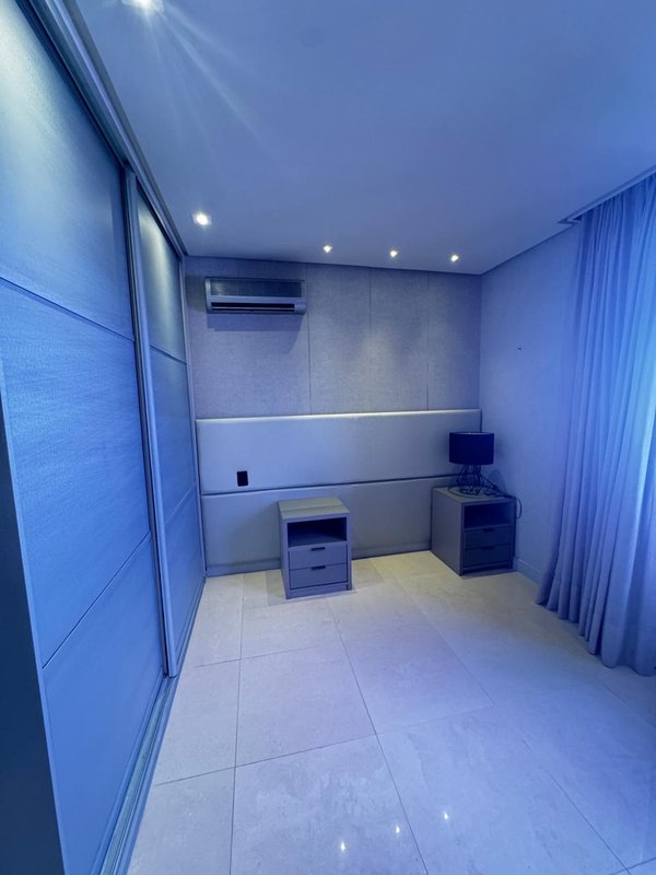 APARTAMENTO 4 QUARTOS  3 SUÍTES  VARANDA 3 GARAGENS PISCINA ACADEMIA À VENDA NA VITÓRIA! Avenida Sete de Setembro Salvador - 