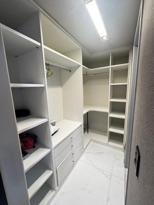 APARTAMENTO 4 QUARTOS  3 SUÍTES  VARANDA 3 GARAGENS PISCINA ACADEMIA À VENDA NA VITÓRIA! Avenida Sete de Setembro Salvador - 