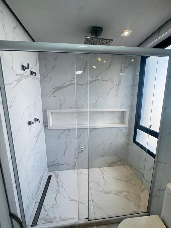 APARTAMENTO 4 QUARTOS  3 SUÍTES  VARANDA 3 GARAGENS PISCINA ACADEMIA À VENDA NA VITÓRIA! Avenida Sete de Setembro Salvador - 