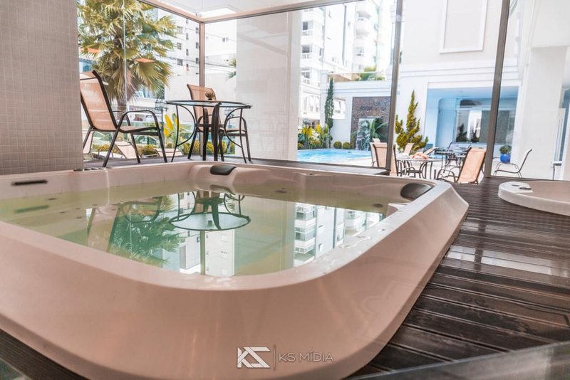 Apartamento completo com lazer, conforto e segurança em empreendimento de alto padrão Rua 294 Itapema - 