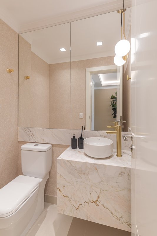 Apartamento completo com lazer, conforto e segurança em empreendimento de alto padrão Rua 294 Itapema - 