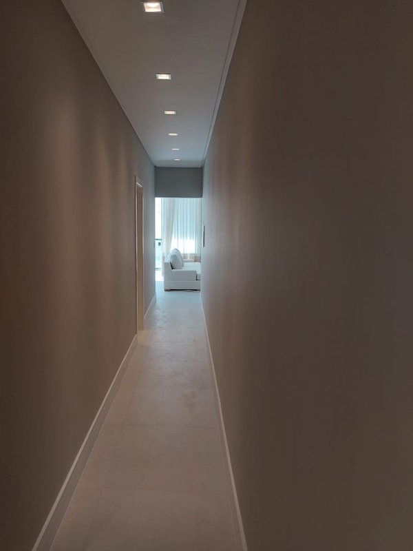 Apartamento decorado com 3 suítes e lazer completo no rooftop em ótima localização Rua 244 Itapema - 