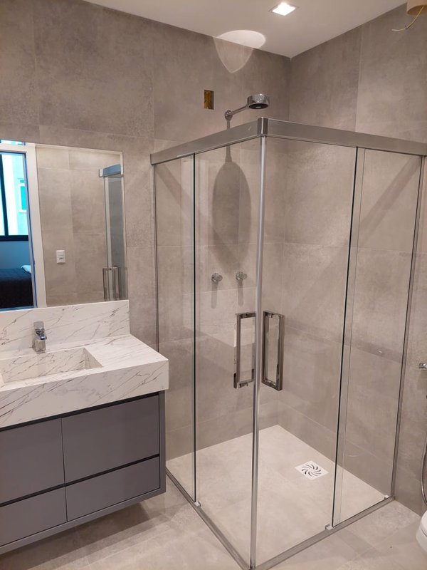 Apartamento decorado com 3 suítes e lazer completo no rooftop em ótima localização Rua 244 Itapema - 