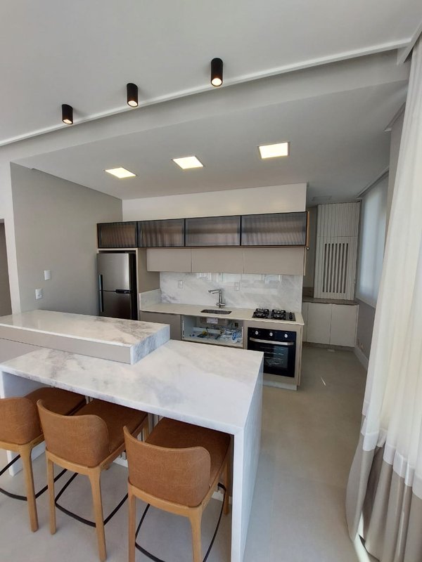 Apartamento decorado com 3 suítes e lazer completo no rooftop em ótima localização Rua 244 Itapema - 