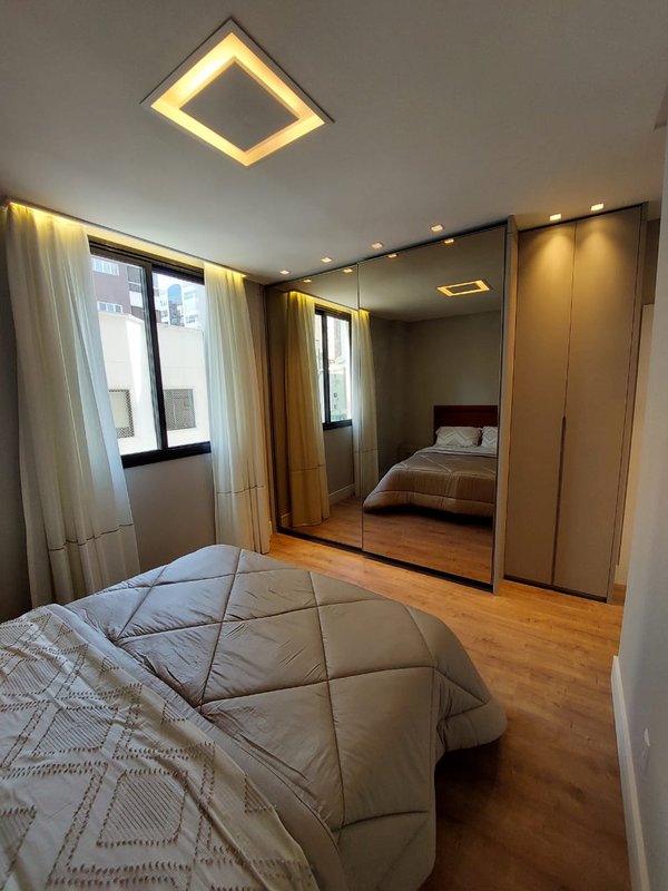 Apartamento decorado com 3 suítes e lazer completo no rooftop em ótima localização Rua 244 Itapema - 