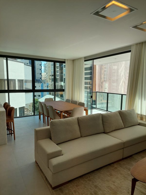 Apartamento decorado com 3 suítes e lazer completo no rooftop em ótima localização Rua 244 Itapema - 