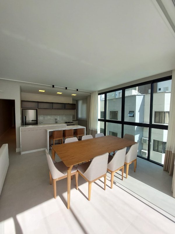 Apartamento decorado com 3 suítes e lazer completo no rooftop em ótima localização Rua 244 Itapema - 