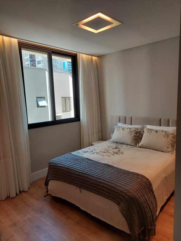 Apartamento decorado com 3 suítes e lazer completo no rooftop em ótima localização Rua 244 Itapema - 