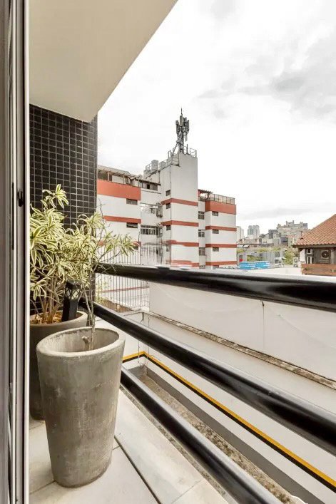 R$ 590.000 - CHARMOSO APARTAMENTO - 52M2 - 1 DORM - SACADA - 1 VAGA Rua Carlos Trein Filho Porto Alegre - 