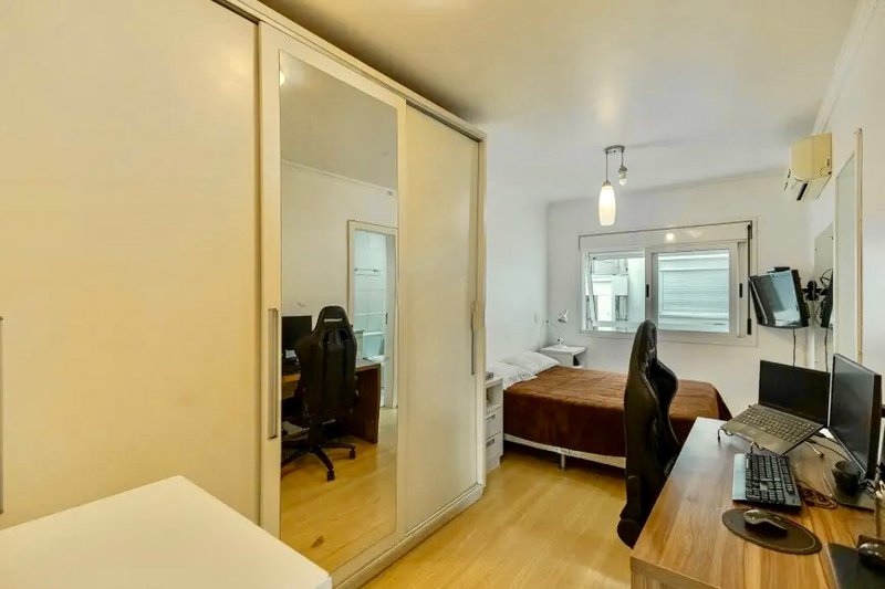 R$ 590.000 - CHARMOSO APARTAMENTO - 52M2 - 1 DORM - SACADA - 1 VAGA Rua Carlos Trein Filho Porto Alegre - 