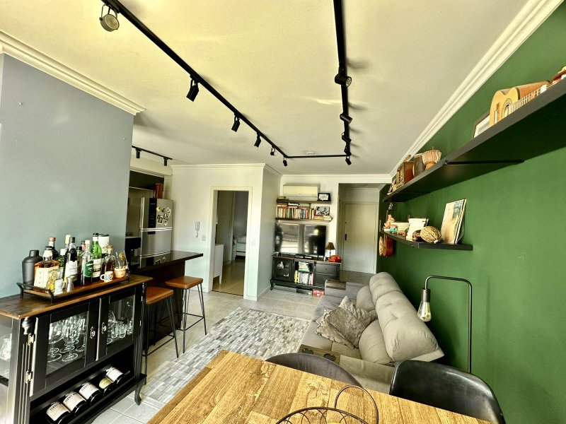 R$ 590.000 - CHARMOSO APARTAMENTO - 52M2 - 1 DORM - SACADA - 1 VAGA Rua Carlos Trein Filho Porto Alegre - 