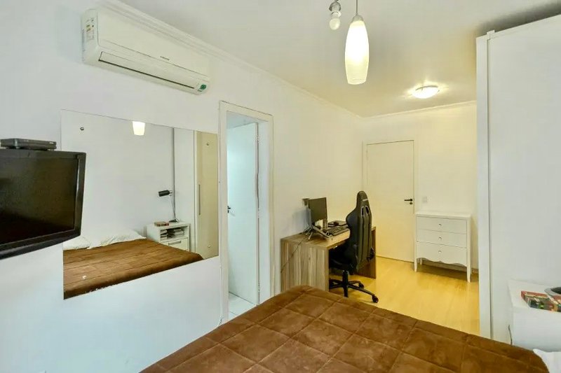 R$ 590.000 - CHARMOSO APARTAMENTO - 52M2 - 1 DORM - SACADA - 1 VAGA Rua Carlos Trein Filho Porto Alegre - 