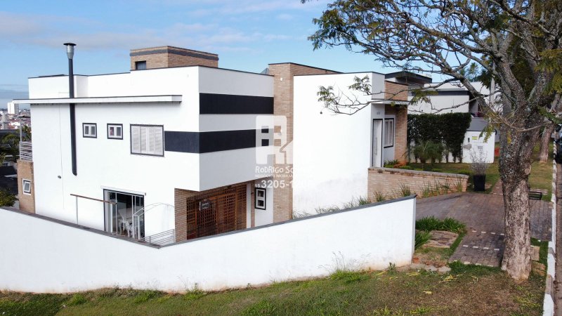 🏡 Casa de Alto Padrão no Condomínio Bosque do Junqueira - piscina - 3 suítes - escritório  Tatuí - 