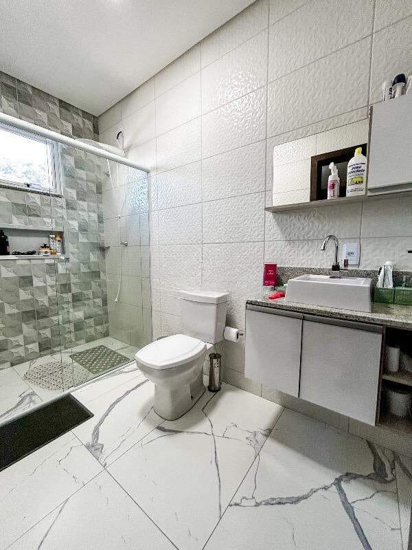 CASA COM 1 SUÍTE MAIS 2 DORMITÓRIOS NA GUABIRUBA SUL  Guabiruba - 