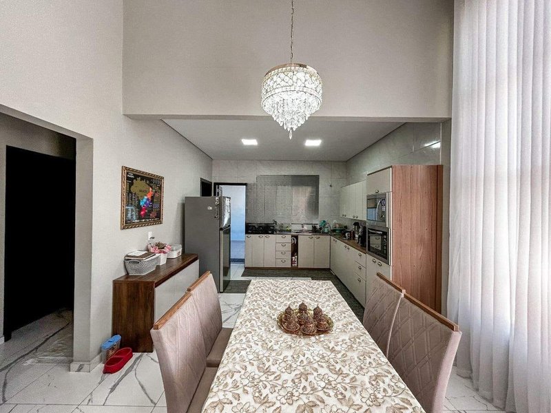 CASA COM 1 SUÍTE MAIS 2 DORMITÓRIOS NA GUABIRUBA SUL  Guabiruba - 