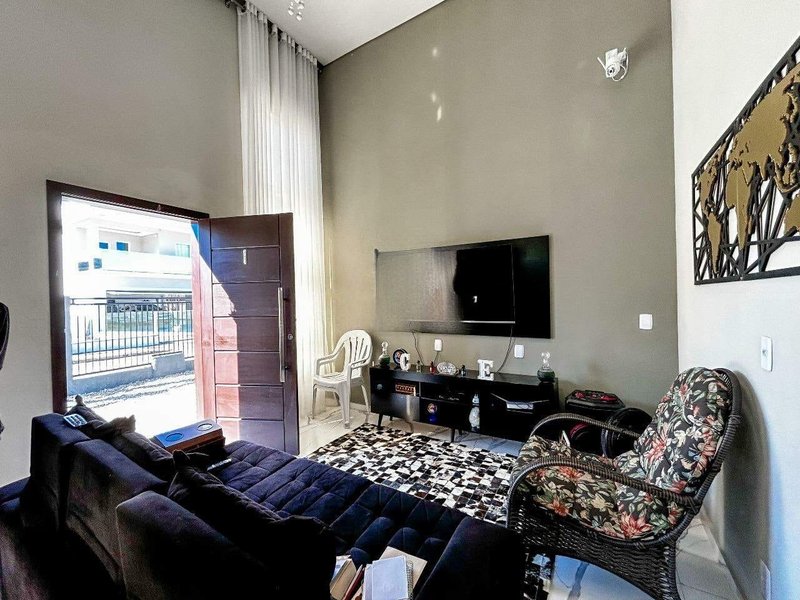 CASA COM 1 SUÍTE MAIS 2 DORMITÓRIOS NA GUABIRUBA SUL  Guabiruba - 