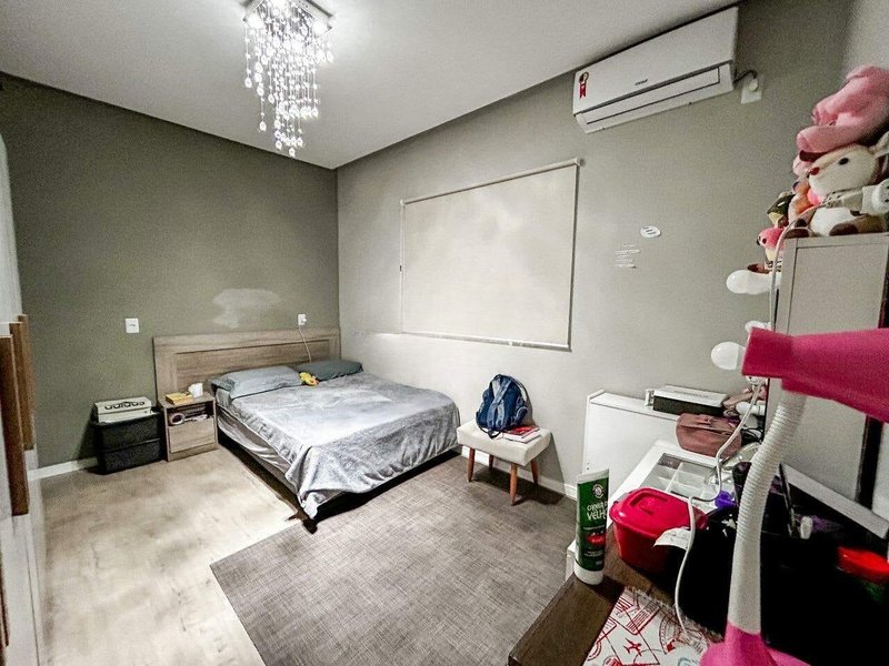 CASA COM 1 SUÍTE MAIS 2 DORMITÓRIOS NA GUABIRUBA SUL  Guabiruba - 