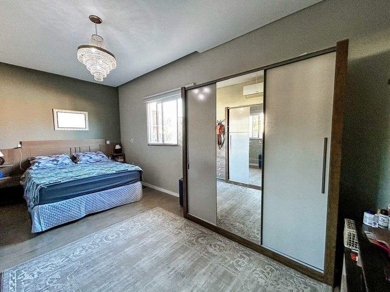 CASA COM 1 SUÍTE MAIS 2 DORMITÓRIOS NA GUABIRUBA SUL  Guabiruba - 