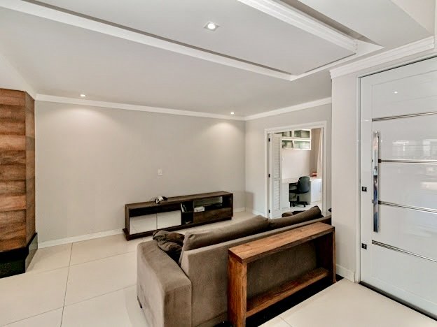 R$ 960.000 - MARAVILHOSA CASA EM CONDOMÍNIO - 200M2 - MOBILIADA - 3 DORM - SUÍTE - 3 VAGAS Rua Jorge Babot Miranda Porto Alegre - 