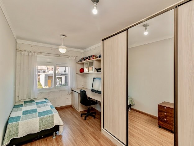 R$ 960.000 - MARAVILHOSA CASA EM CONDOMÍNIO - 200M2 - MOBILIADA - 3 DORM - SUÍTE - 3 VAGAS Rua Jorge Babot Miranda Porto Alegre - 