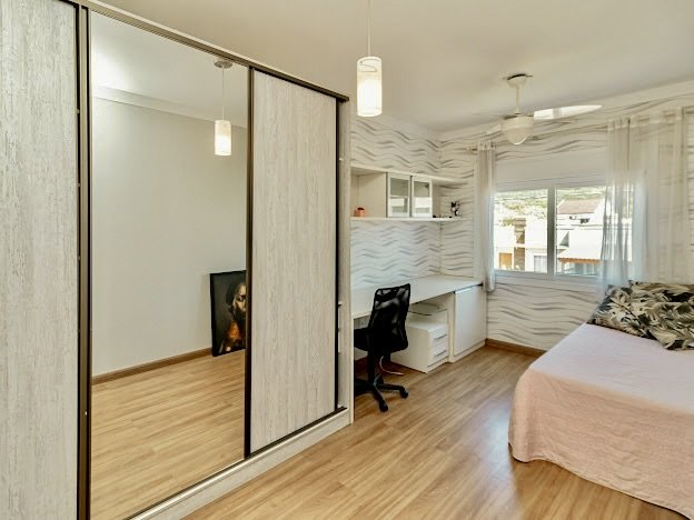 R$ 960.000 - MARAVILHOSA CASA EM CONDOMÍNIO - 200M2 - MOBILIADA - 3 DORM - SUÍTE - 3 VAGAS Rua Jorge Babot Miranda Porto Alegre - 