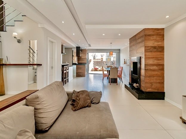 R$ 960.000 - MARAVILHOSA CASA EM CONDOMÍNIO - 200M2 - MOBILIADA - 3 DORM - SUÍTE - 3 VAGAS Rua Jorge Babot Miranda Porto Alegre - 