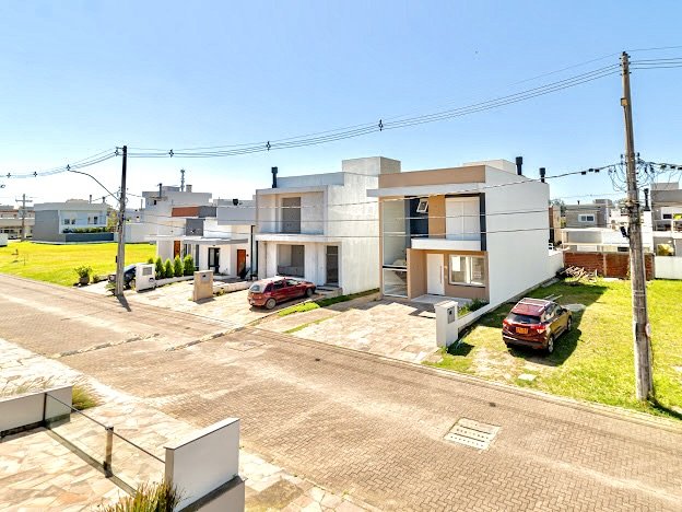 R$ 960.000 - MARAVILHOSA CASA EM CONDOMÍNIO - 200M2 - MOBILIADA - 3 DORM - SUÍTE - 3 VAGAS Rua Jorge Babot Miranda Porto Alegre - 