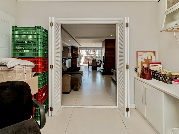 R$ 960.000 - MARAVILHOSA CASA EM CONDOMÍNIO - 200M2 - MOBILIADA - 3 DORM - SUÍTE - 3 VAGAS Rua Jorge Babot Miranda Porto Alegre - 