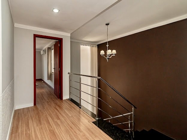 R$ 960.000 - MARAVILHOSA CASA EM CONDOMÍNIO - 200M2 - MOBILIADA - 3 DORM - SUÍTE - 3 VAGAS Rua Jorge Babot Miranda Porto Alegre - 