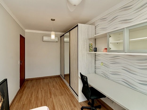 R$ 960.000 - MARAVILHOSA CASA EM CONDOMÍNIO - 200M2 - MOBILIADA - 3 DORM - SUÍTE - 3 VAGAS Rua Jorge Babot Miranda Porto Alegre - 