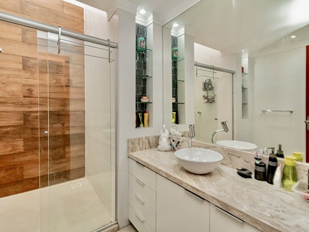 R$ 960.000 - MARAVILHOSA CASA EM CONDOMÍNIO - 200M2 - MOBILIADA - 3 DORM - SUÍTE - 3 VAGAS Rua Jorge Babot Miranda Porto Alegre - 