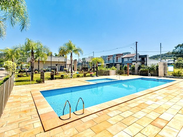 R$ 960.000 - MARAVILHOSA CASA EM CONDOMÍNIO - 200M2 - MOBILIADA - 3 DORM - SUÍTE - 3 VAGAS Rua Jorge Babot Miranda Porto Alegre - 