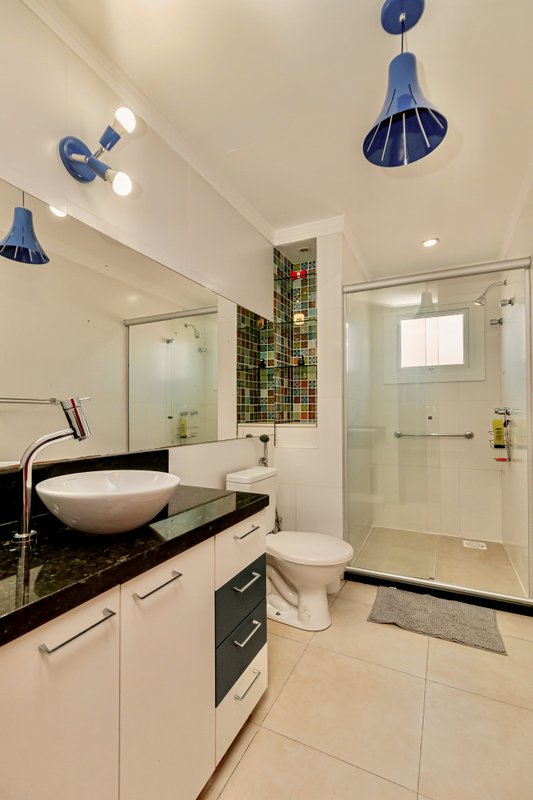 R$ 960.000 - MARAVILHOSA CASA EM CONDOMÍNIO - 200M2 - MOBILIADA - 3 DORM - SUÍTE - 3 VAGAS Rua Jorge Babot Miranda Porto Alegre - 