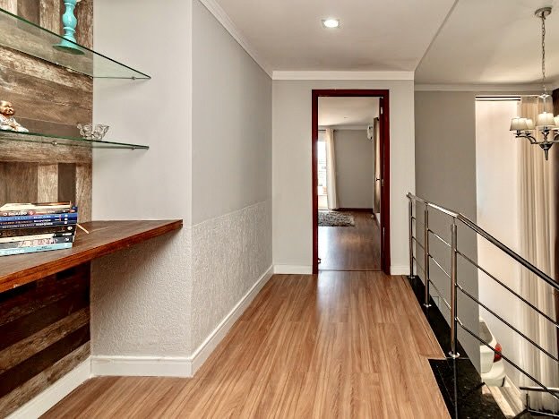 R$ 960.000 - MARAVILHOSA CASA EM CONDOMÍNIO - 200M2 - MOBILIADA - 3 DORM - SUÍTE - 3 VAGAS Rua Jorge Babot Miranda Porto Alegre - 