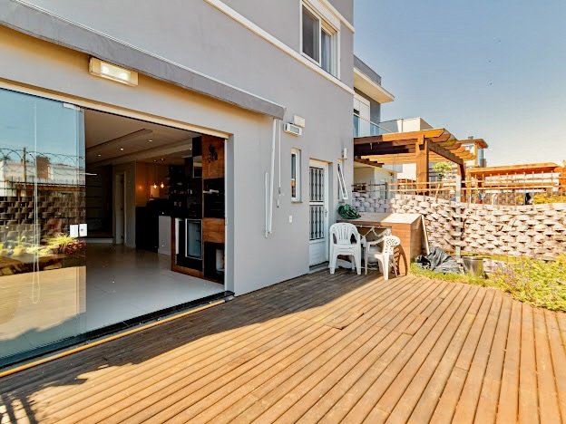 R$ 960.000 - MARAVILHOSA CASA EM CONDOMÍNIO - 200M2 - MOBILIADA - 3 DORM - SUÍTE - 3 VAGAS Rua Jorge Babot Miranda Porto Alegre - 