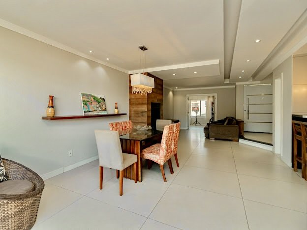 R$ 960.000 - MARAVILHOSA CASA EM CONDOMÍNIO - 200M2 - MOBILIADA - 3 DORM - SUÍTE - 3 VAGAS Rua Jorge Babot Miranda Porto Alegre - 