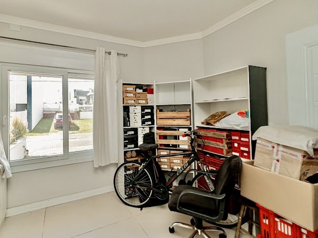 R$ 960.000 - MARAVILHOSA CASA EM CONDOMÍNIO - 200M2 - MOBILIADA - 3 DORM - SUÍTE - 3 VAGAS Rua Jorge Babot Miranda Porto Alegre - 