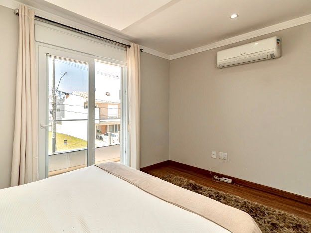 R$ 960.000 - MARAVILHOSA CASA EM CONDOMÍNIO - 200M2 - MOBILIADA - 3 DORM - SUÍTE - 3 VAGAS Rua Jorge Babot Miranda Porto Alegre - 