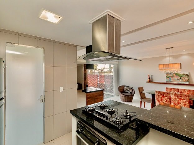 R$ 960.000 - MARAVILHOSA CASA EM CONDOMÍNIO - 200M2 - MOBILIADA - 3 DORM - SUÍTE - 3 VAGAS Rua Jorge Babot Miranda Porto Alegre - 