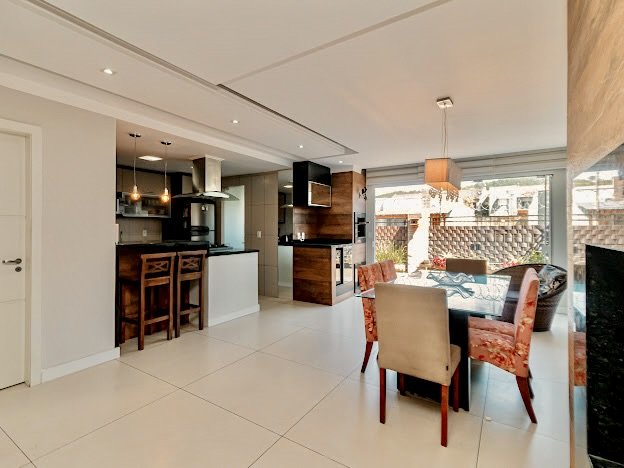 R$ 960.000 - MARAVILHOSA CASA EM CONDOMÍNIO - 200M2 - MOBILIADA - 3 DORM - SUÍTE - 3 VAGAS Rua Jorge Babot Miranda Porto Alegre - 