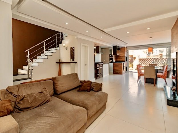 R$ 960.000 - MARAVILHOSA CASA EM CONDOMÍNIO - 200M2 - MOBILIADA - 3 DORM - SUÍTE - 3 VAGAS Rua Jorge Babot Miranda Porto Alegre - 