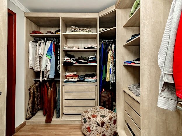 R$ 960.000 - MARAVILHOSA CASA EM CONDOMÍNIO - 200M2 - MOBILIADA - 3 DORM - SUÍTE - 3 VAGAS Rua Jorge Babot Miranda Porto Alegre - 