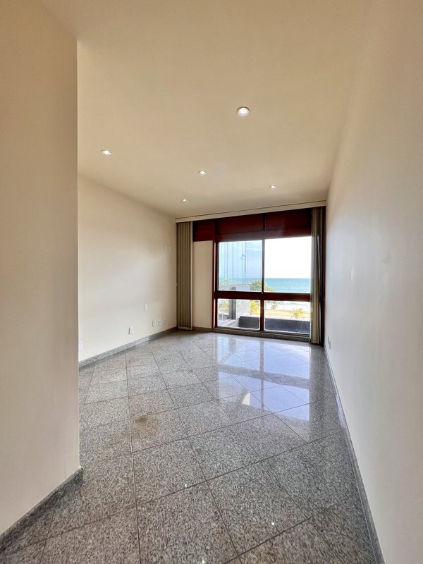 Apartamento vista mar na praia da Barra  Rio de Janeiro - 