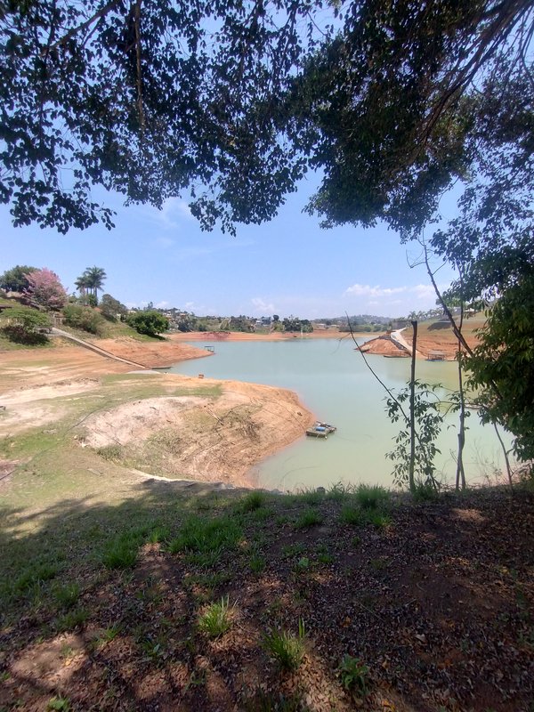 Terreno pé na água à venda no Portal de Igaratá  Igaratá - 
