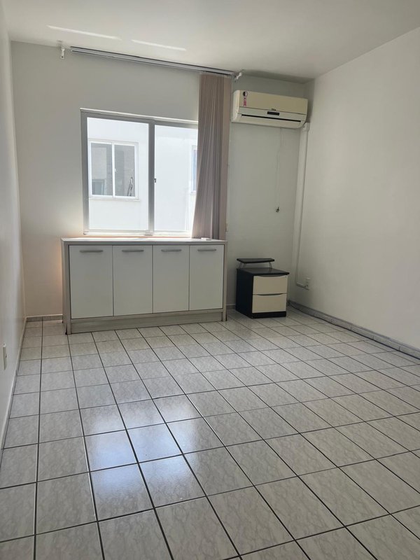 Apartamento na segunda quadra mar, localização excelente, com melhor custo de Meia Praia  Itapema - 