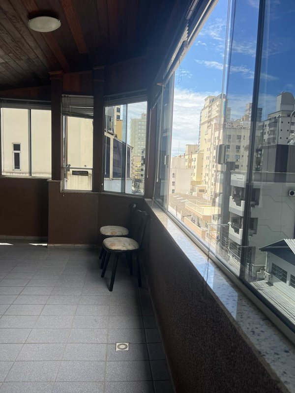 Apartamento na segunda quadra mar, localização excelente, com melhor custo de Meia Praia  Itapema - 